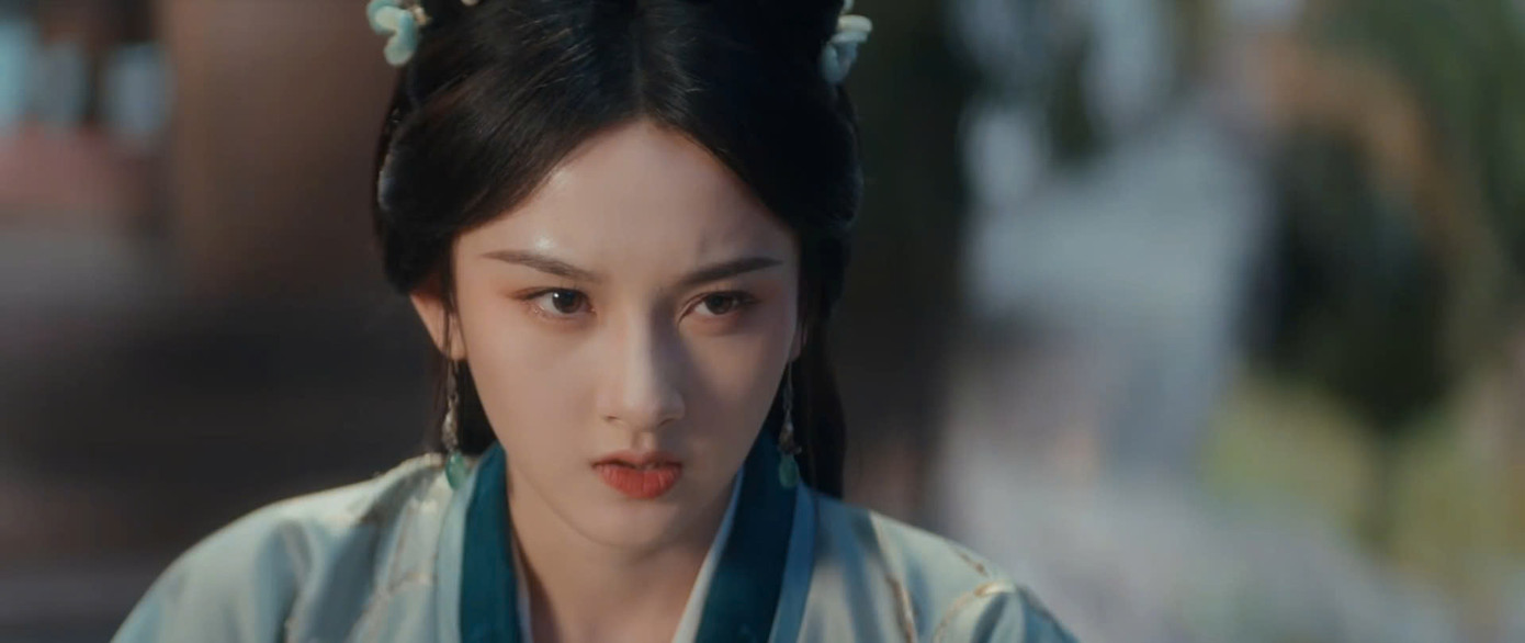 Trước mặt thì bất cần mà sau lưng nàng, Ngụy Thiệu lại lén lút thử đai lưng rồi bị bắt gặp khiến khán giả "cười bò".