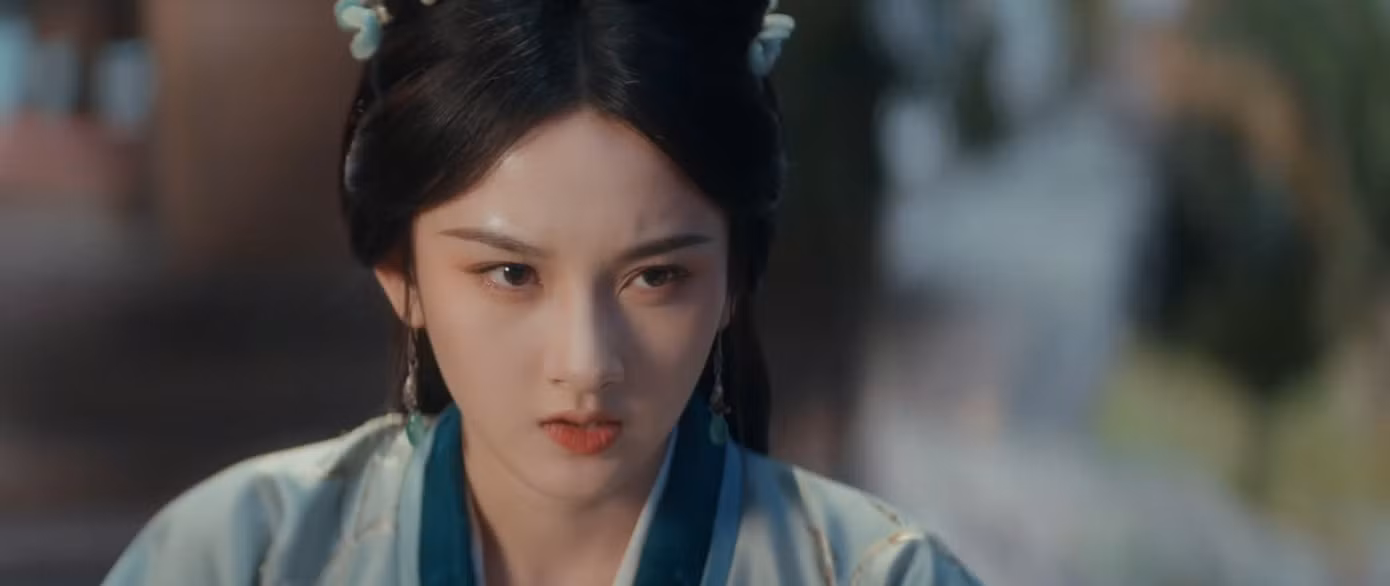 Trước mặt thì bất cần mà sau lưng nàng, Ngụy Thiệu lại lén lút thử đai lưng rồi bị bắt gặp khiến khán giả "cười bò".