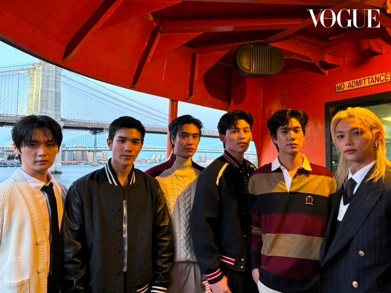 Khoảnh khắc chung khung hình "để đời" của các nam thần xứ Chùa Vàng và bộ đôi Kpop Felix - Lee Know. Khoảnh khắc chung khung hình "để đời" của các nam thần xứ Chùa Vàng và bộ đôi Kpop Felix - Lee Know.