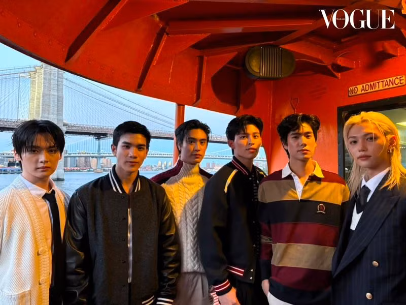 Khoảnh khắc chung khung hình "để đời" của các nam thần xứ Chùa Vàng và bộ đôi Kpop Felix - Lee Know.