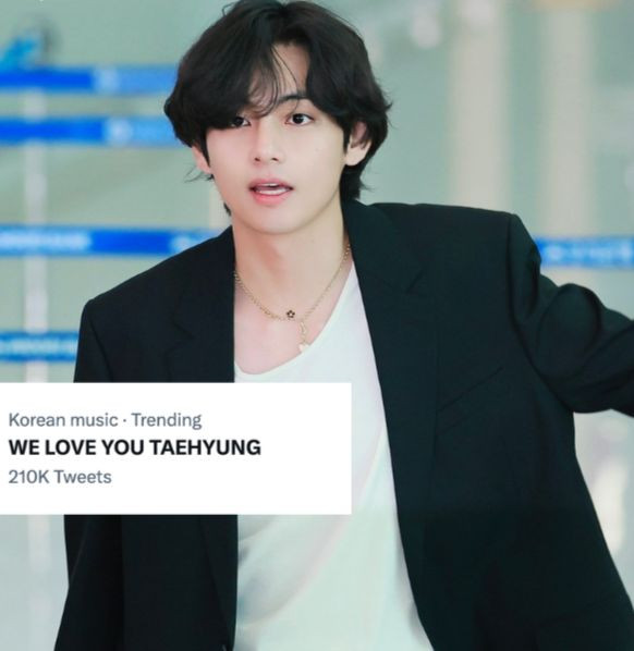 Người hâm mộ đang tích cực đẩy hashtag tích cực, bảo vệ V trước những điều không hay. Người hâm mộ đang tích cực đẩy hashtag tích cực, bảo vệ V trước những điều không hay.