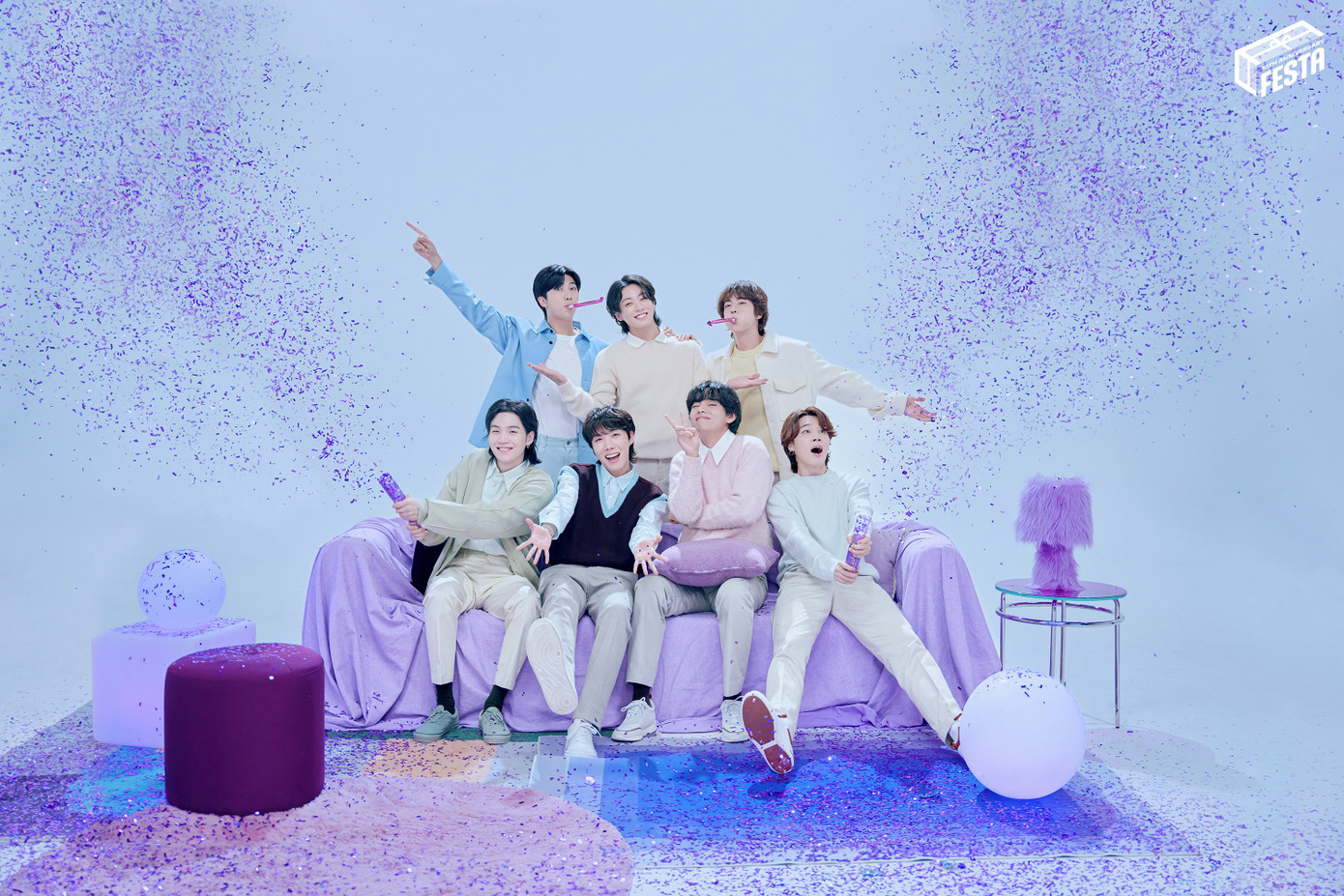 Năm nay lầy lội có thể thiếu nhưng sự trẻ trung, đáng yêu thì không thể thiếu đối với nhóm nhạc 10 năm tuổi này. Năm nay lầy lội có thể thiếu nhưng sự trẻ trung, đáng yêu thì không thể thiếu đối với nhóm nhạc 10 năm tuổi này.