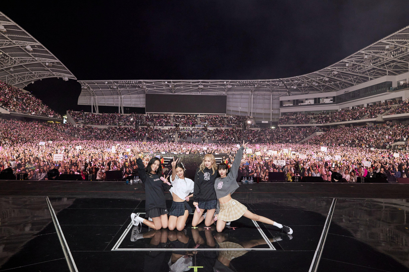 Buổi biểu diễn cuối cùng của tour diễn Bắc Mỹ đã thành công hơn bao giờ hết với sự cổ vũ nồng nhiệt của người hâm mộ.