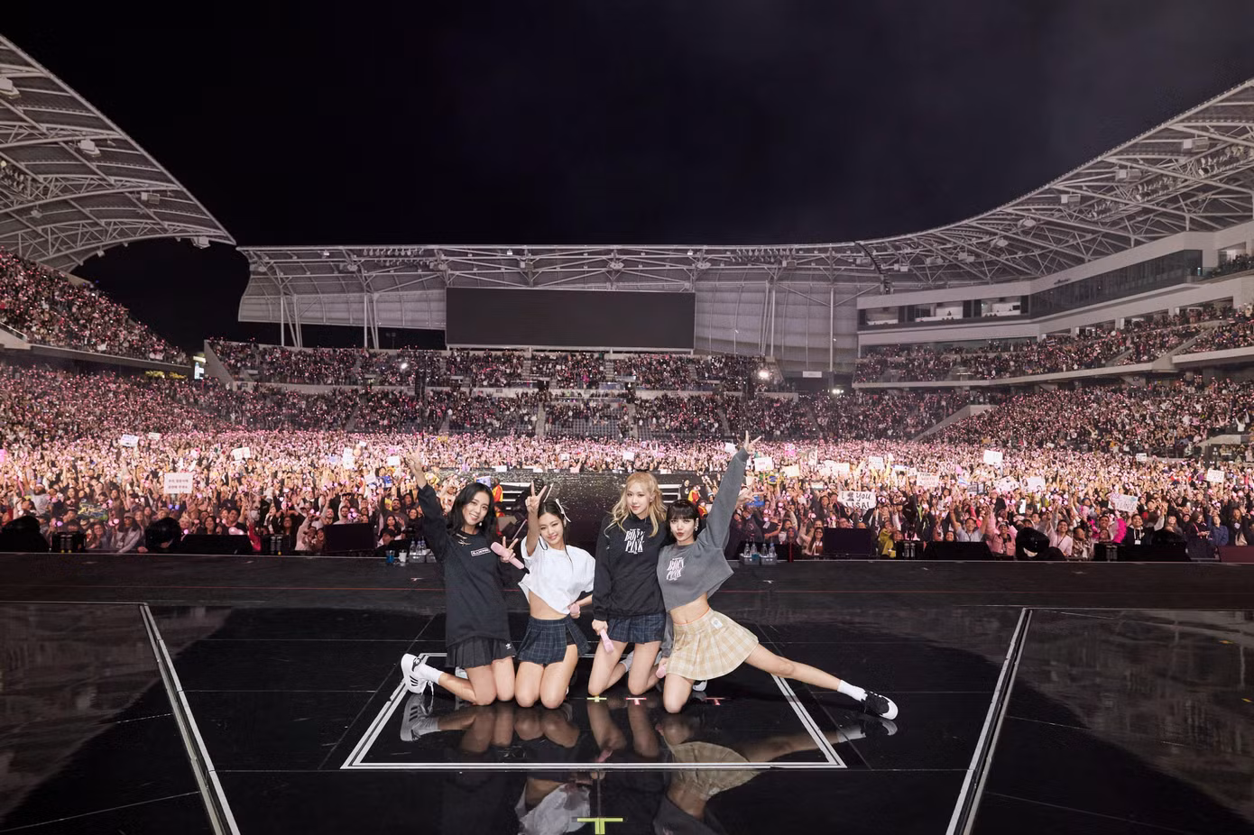 Buổi biểu diễn cuối cùng của tour diễn Bắc Mỹ đã thành công hơn bao giờ hết với sự cổ vũ nồng nhiệt của người hâm mộ.