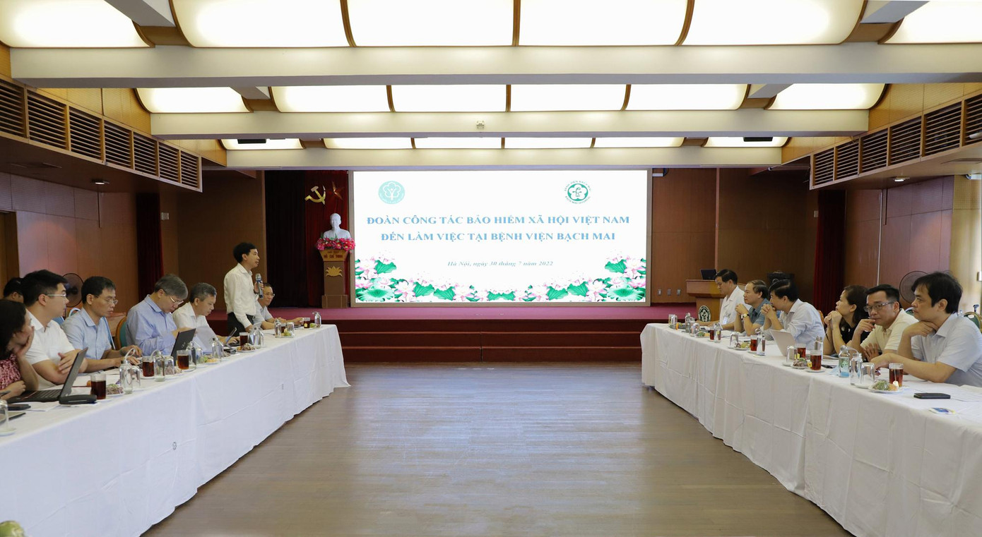 BHXH Việt Nam làm việc với BV Bạch Mai để tháo gỡ vướng mắc trong thanh toán chi phí khám chữa bệnh BHYT các năm trước còn tồn đọng.