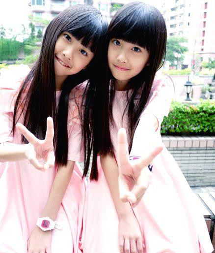 Hình ảnh hai thiên thần khi còn nhỏ.