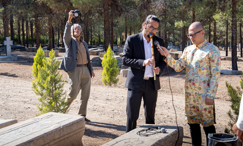 Đọc trước mộ cha Alexandre De Rhodes ở Isfahan, I Ran ảnh 1