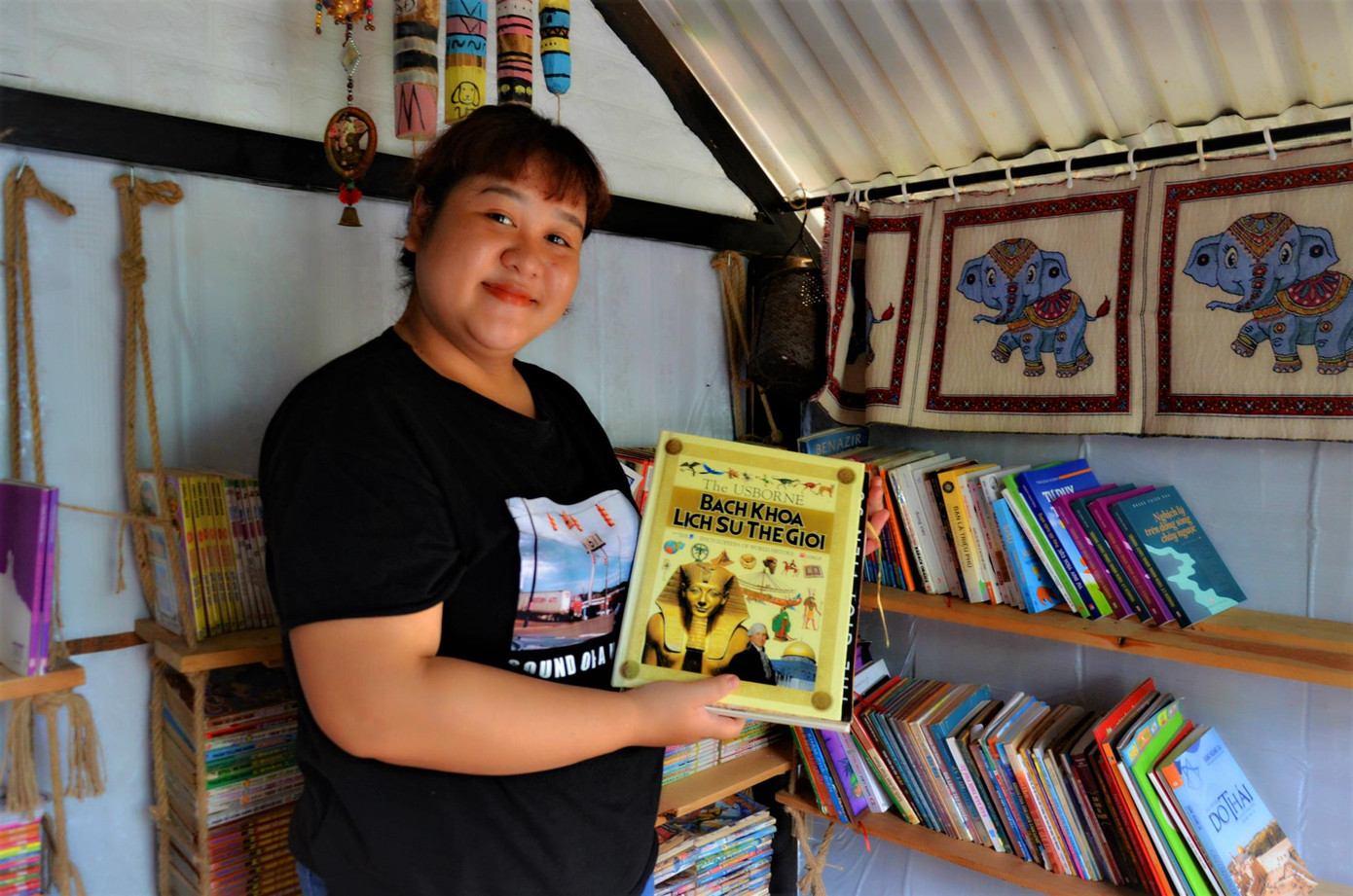 Gặp chủ nhân Thư viện Ama Amí Vôl ảnh 1