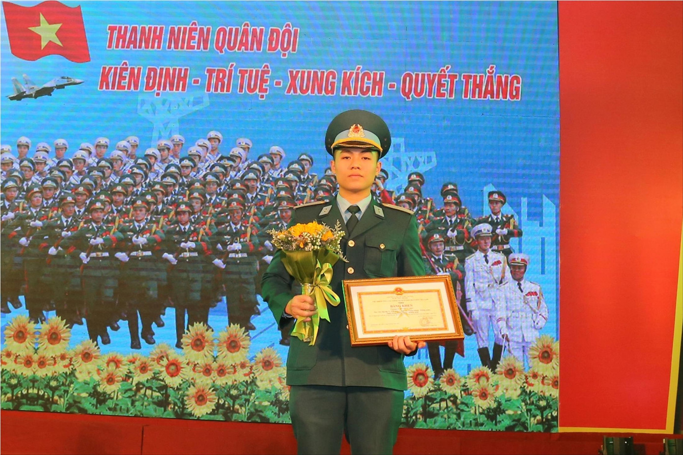 Gác niềm riêng canh trời Tổ quốc ảnh 1