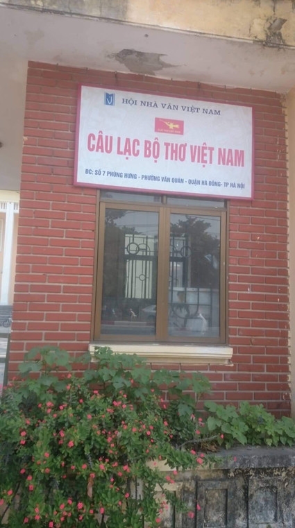 Câu lạc bộ thơ - Vàng, thau lẫn lộn: Đứa con vô thừa nhận? ảnh 1