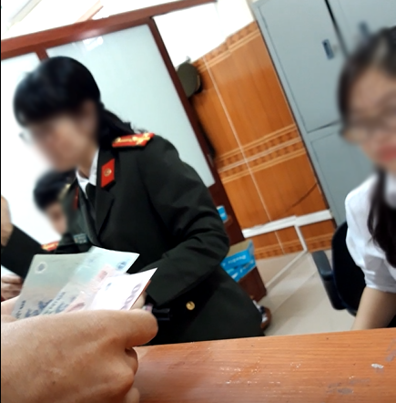 Sẽ kỷ luật, điều chuyển một số cán bộ vụ 'ngã giá làm hộ chiếu' nhanh ảnh 1