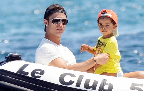 Ronaldo và con trai