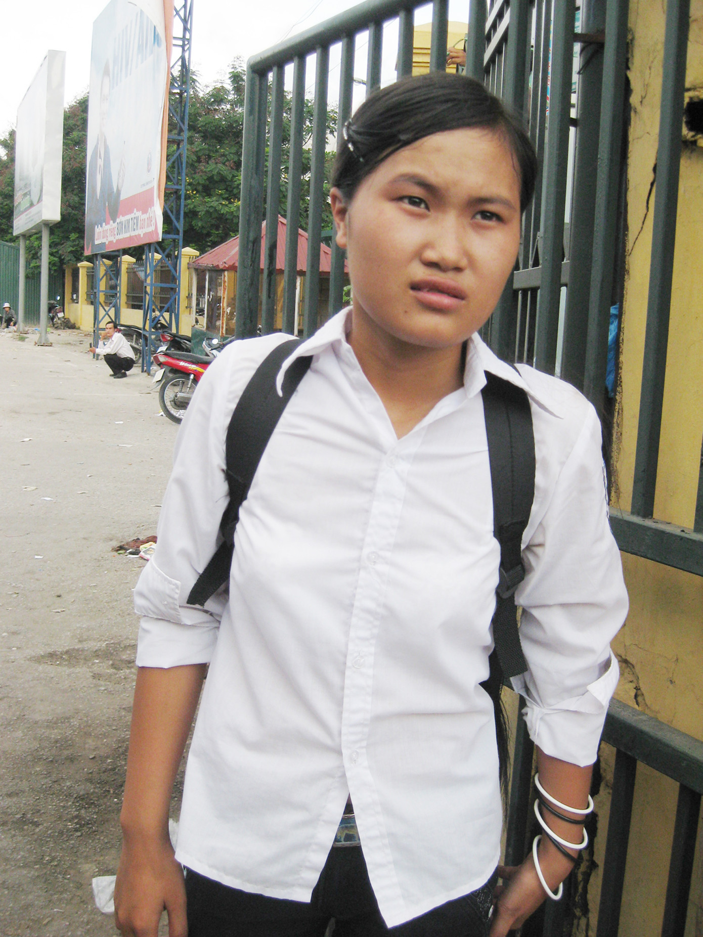 Trịnh Thị Liễu vừa xuống bến xe. Ảnh: Đỗ Hợp