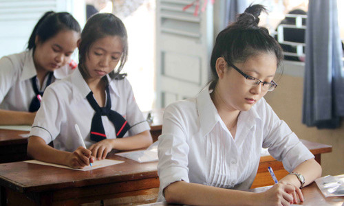 Thí sinh chuẩn bị thi môn văn kỳ thi tốt nghiệp THPT năm nay tại hội đồng thi Trường THPT Gia Định (TP.HCM) - Ảnh: Đào Ngọc Thạch