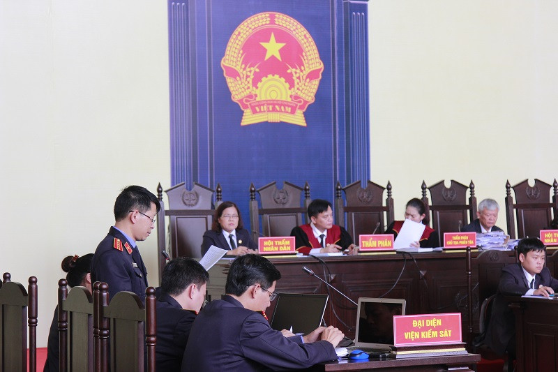 Xét xử vụ đánh bạc nghìn tỷ: Đề nghị 7-8 năm tù hai cựu tướng công an ảnh 1