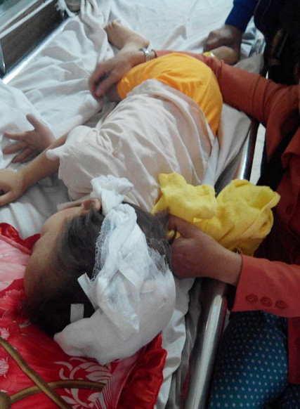 Đứa con út vào viện trong tình trạng nguy kịch. Đứa con út vào viện trong tình trạng nguy kịch