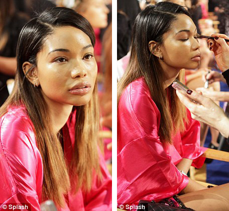 Chanel Iman trang điểm để chuẩn bị cho show diễn Victoria's Secret Fashion Show 2011. Chanel Iman trang điểm để chuẩn bị cho show diễn Victoria's Secret Fashion Show 2011