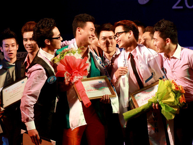 Niềm vui của Xuân Phúc được các thí sinh khác chia sẻ