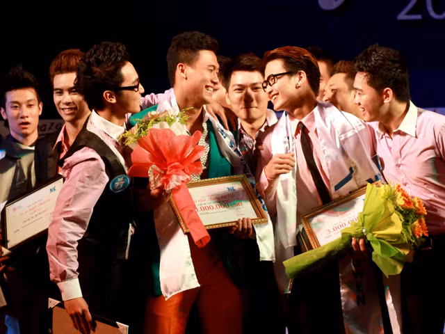 Niềm vui của Xuân Phúc được các thí sinh khác chia sẻ