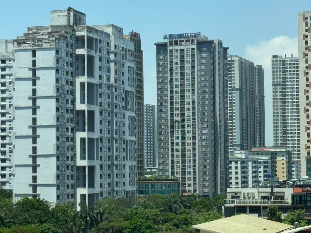 Tình trạng khan hiếm nguồn cung kéo dài diễn ra trên thị trường bất động sản. Tình trạng khan hiếm nguồn cung kéo dài diễn ra trên thị trường bất động sản.