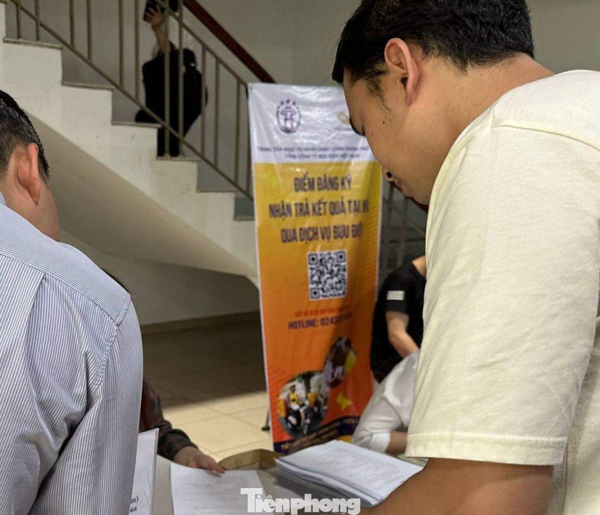 Người dân đăng ký chờ ngày làm thủ tục hồ sơ nhà ở xã hội (ảnh: Ngọc Mai). Người dân đăng ký chờ ngày làm thủ tục hồ sơ nhà ở xã hội (ảnh: Ngọc Mai).