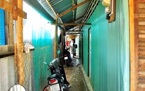 Dãy nhà trọ của thầy Tây mà cô học trò thường xuyên lui tới, nhiều người nghi ngờ đó là mối quan hệ yêu đương