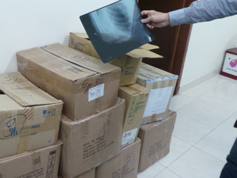 Hàng trăm nghìn tấm phim X-quang sai phạm bị tịch thu ở BV Chấn thương chỉnh hình. ảnh: L.N. Hàng trăm nghìn tấm phim X-quang sai phạm bị tịch thu ở BV Chấn thương chỉnh hình. ảnh: L.N