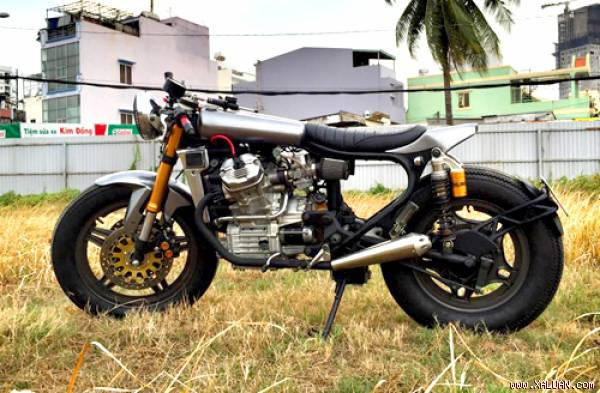 Cận cảnh Honda GL400 lột xác cực độc của dân chơi Sài Gòn ảnh 1 Là một doanh nhân trẻ nhưng cũng mê xe, một người chơi ở Sài Gòn đã “lùng sục“ để tìm cho mình chiếc Honda GL400 đời 1982 từ ngoài Hà Nội.