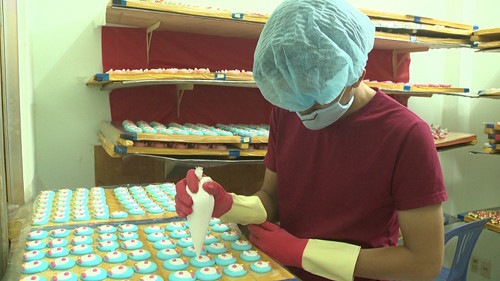 Chàng trai 23 tuổi bán kẹo que có doanh thu 5 tỷ/năm - 2