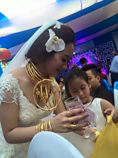 Đám cưới đầy vàng gây xôn xao ở Hà Tĩnh - Ảnh 1