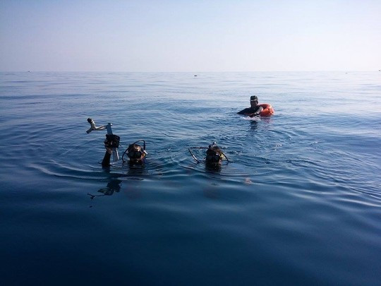 Vớt được khung kính, ngày mai sẽ vớt đuôi tiêm kích Su-22 ảnh 1