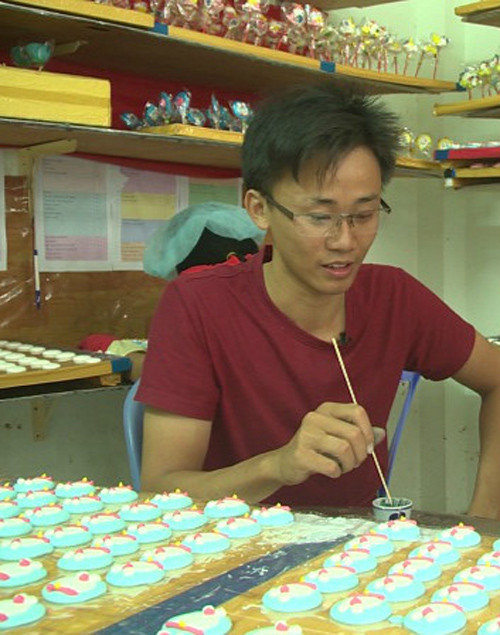 Chàng trai 23 tuổi bán kẹo que có doanh thu 5 tỷ/năm - 1