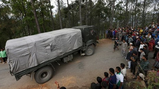Bác sĩ nhờ phóng viên phẫu thuật não cho nạn nhân động đất ảnh 2 Bác sĩ nhờ phóng viên phẫu thuật não cho nạn nhân động đất ảnh 2