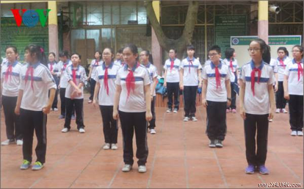 Học sinh lớp 6 trường THCS Ngô Sĩ Liên, Hà Nội trong giờ tập thể dục (ảnh minh họa cho bài)