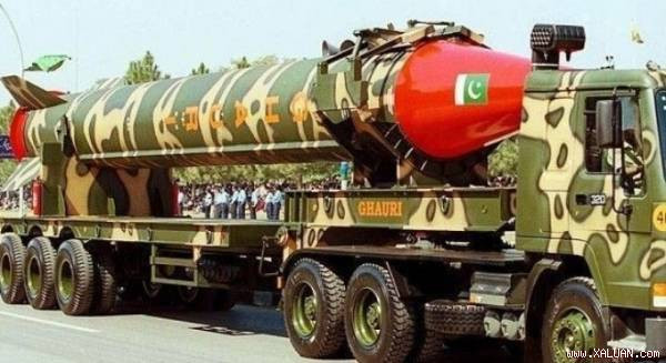 Tên lửa Ghauri mang đầu đạn hạt nhân của Pakistan. Ảnh: AP