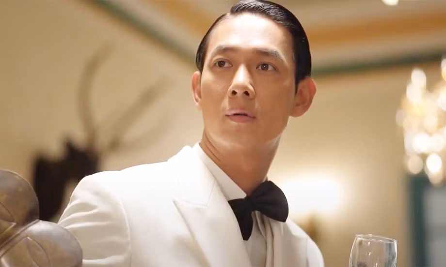 Tạo hình của Song Luân trong vai công tử Ba Hơn giàu có. Tạo hình của Song Luân trong vai công tử Ba Hơn giàu có.