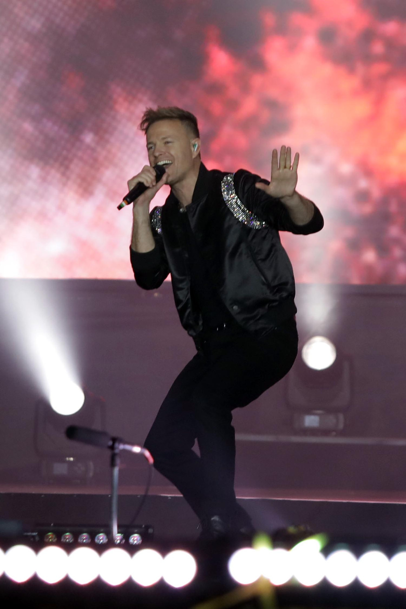 Các thành viên Westlife vẫn giữ được phong độ. Họ thậm chí còn tự nhận mình như trẻ lại thời 18, 19 tuổi. Các thành viên Westlife vẫn giữ được phong độ. Họ thậm chí còn tự nhận mình như trẻ lại thời 18, 19 tuổi.