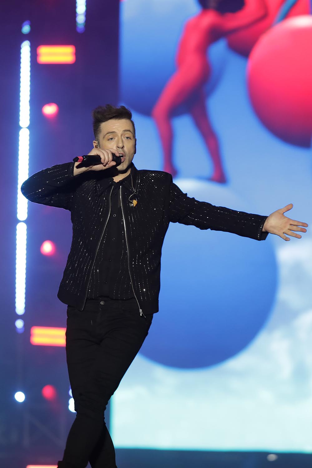 Các thành viên Westlife vẫn giữ được phong độ. Họ thậm chí còn tự nhận mình như trẻ lại thời 18, 19 tuổi. Các thành viên Westlife vẫn giữ được phong độ. Họ thậm chí còn tự nhận mình như trẻ lại thời 18, 19 tuổi.