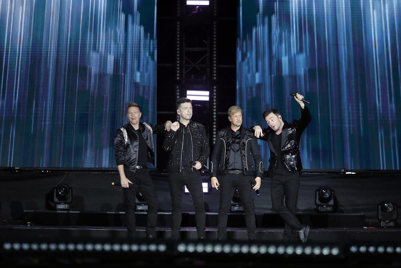 Đêm diễn Westlife tại Việt Nam vẫn còn một số hạn chế. Đêm diễn Westlife tại Việt Nam vẫn còn một số hạn chế.