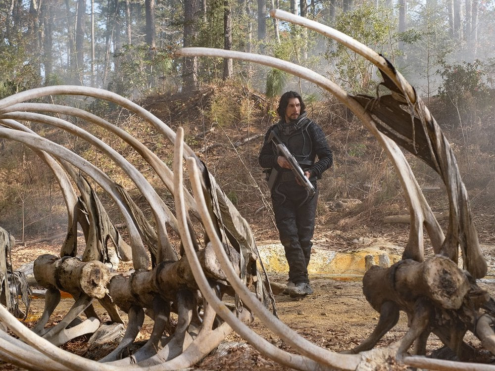 Adam Driver vào vai phi hành gia rơi xuống Trái Đất ở thời tiền sử. Adam Driver vào vai phi hành gia rơi xuống Trái Đất ở thời tiền sử.