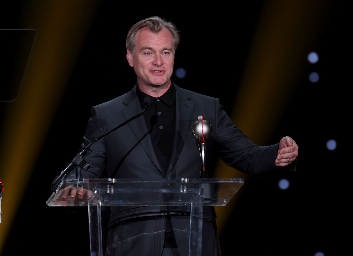 Christopher Nolan là đạo diễn có nhiều phim đạt doanh thu cao, đồng thời được giới phê bình khen ngợi. Christopher Nolan là đạo diễn có nhiều phim đạt doanh thu cao, đồng thời được giới phê bình khen ngợi.