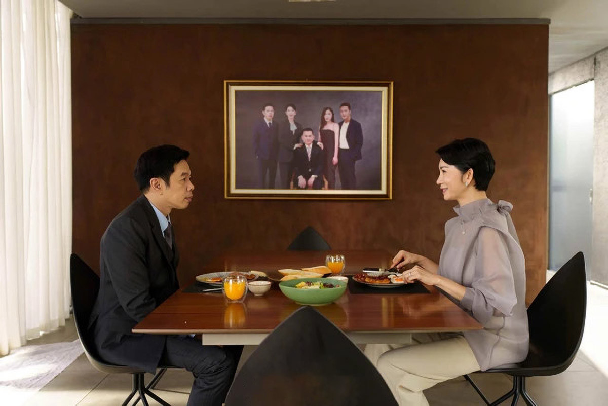 Thái Hòa và Xuân Lan vào vai cặp vợ chồng giàu có trong phim. Thái Hòa và Xuân Lan vào vai cặp vợ chồng giàu có trong phim.