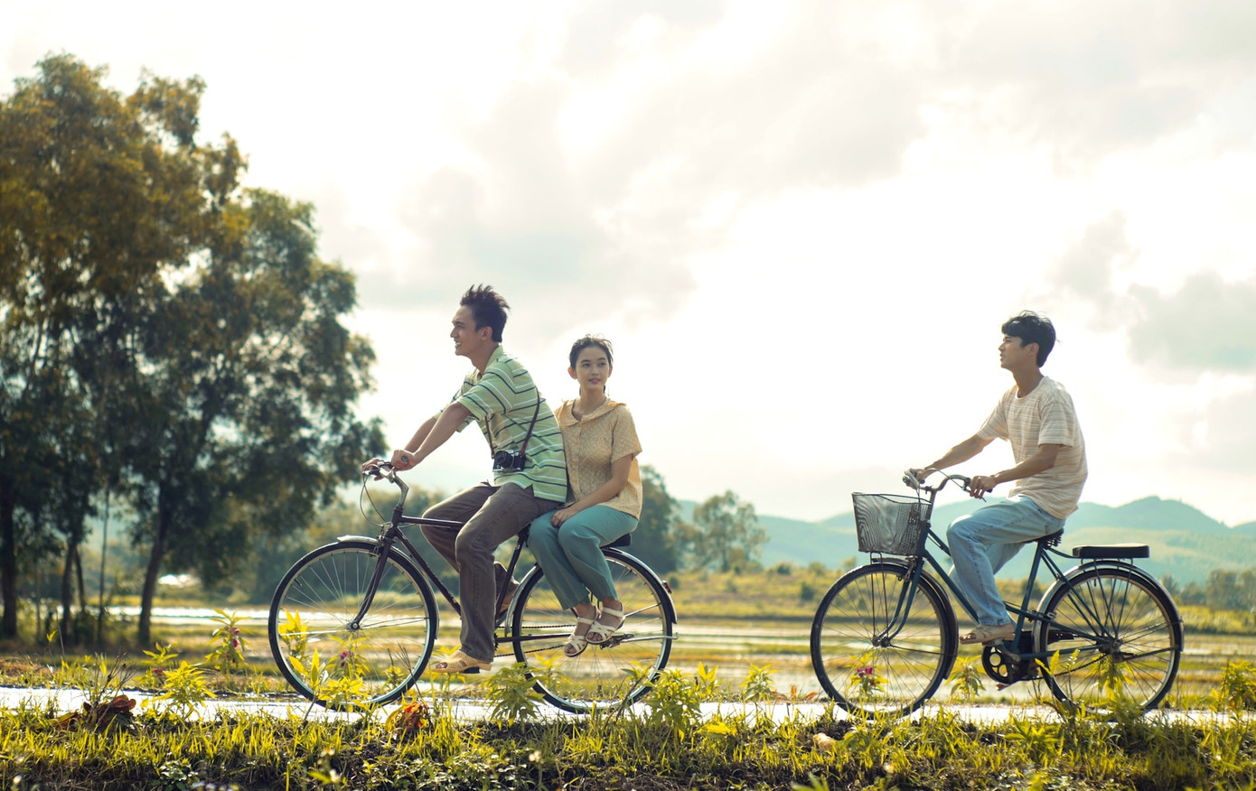 Các cảnh nóng được xử lý nhẹ nhàng để không làm hỏng không khí lãng mạn trong phim. Các cảnh nóng được xử lý nhẹ nhàng để không làm hỏng không khí lãng mạn trong phim.