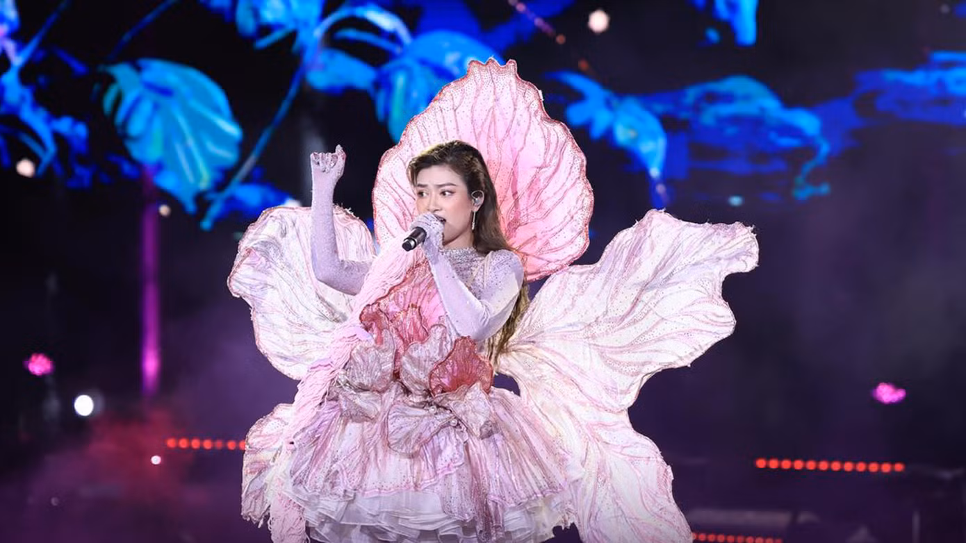 Chương trình còn dàn trải với nhiều tiết mục thiếu sự bùng nổ. Chương trình còn dàn trải với nhiều tiết mục thiếu sự bùng nổ.