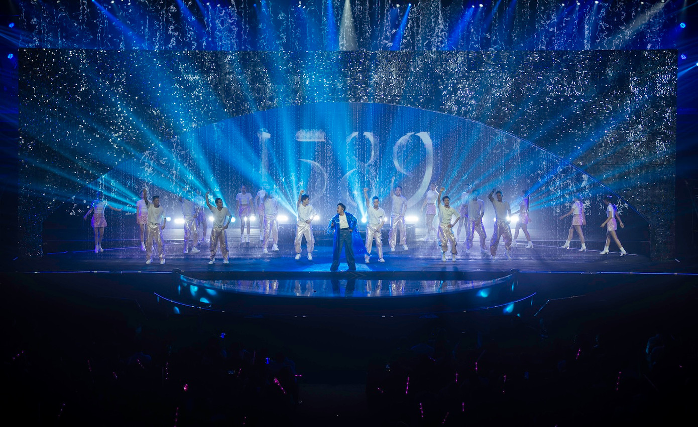 Concert có những khoảnh khắc bùng nổ nhưng nội dung còn dàn trải với thời lượng dài. Concert có những khoảnh khắc bùng nổ nhưng nội dung còn dàn trải với thời lượng dài.