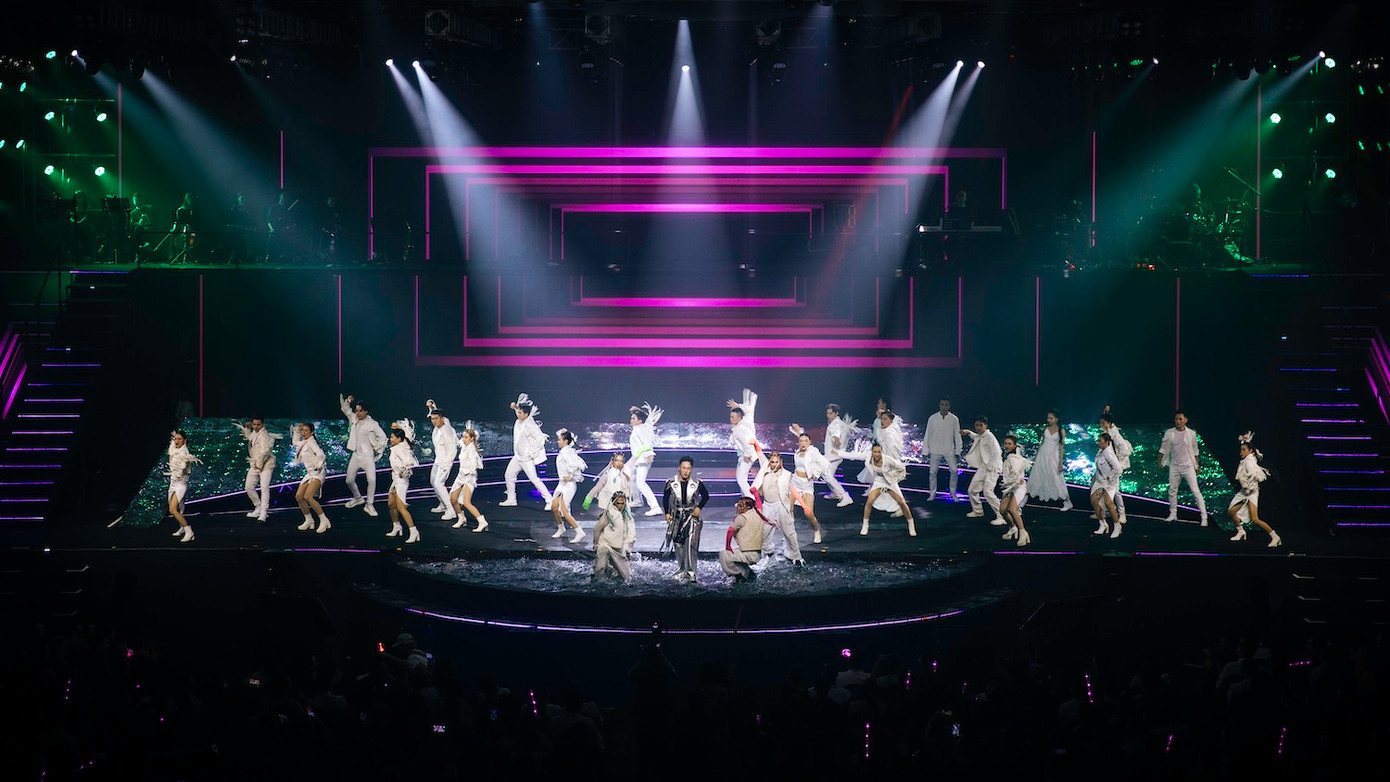 Concert có những khoảnh khắc bùng nổ nhưng nội dung còn dàn trải với thời lượng dài. Concert có những khoảnh khắc bùng nổ nhưng nội dung còn dàn trải với thời lượng dài.