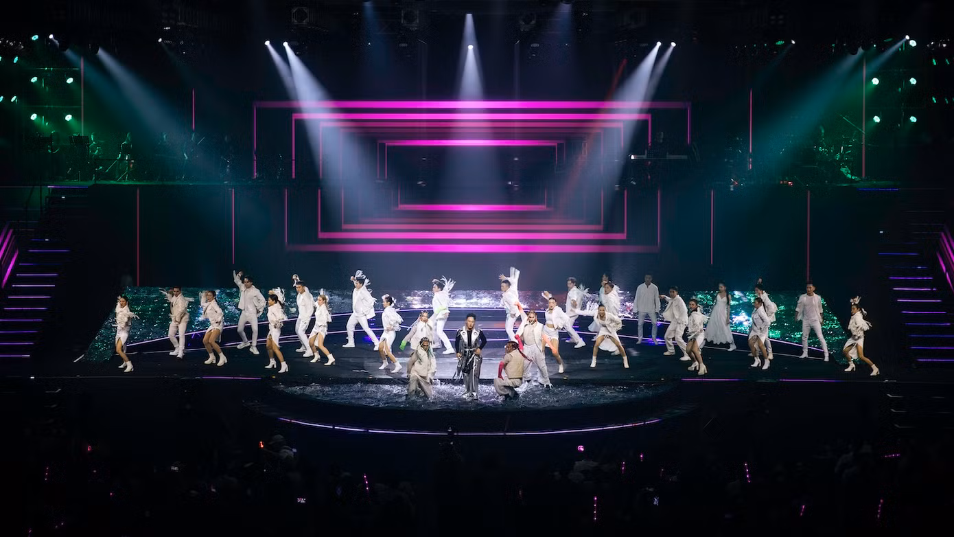 Concert có những khoảnh khắc bùng nổ nhưng nội dung còn dàn trải với thời lượng dài. Concert có những khoảnh khắc bùng nổ nhưng nội dung còn dàn trải với thời lượng dài.