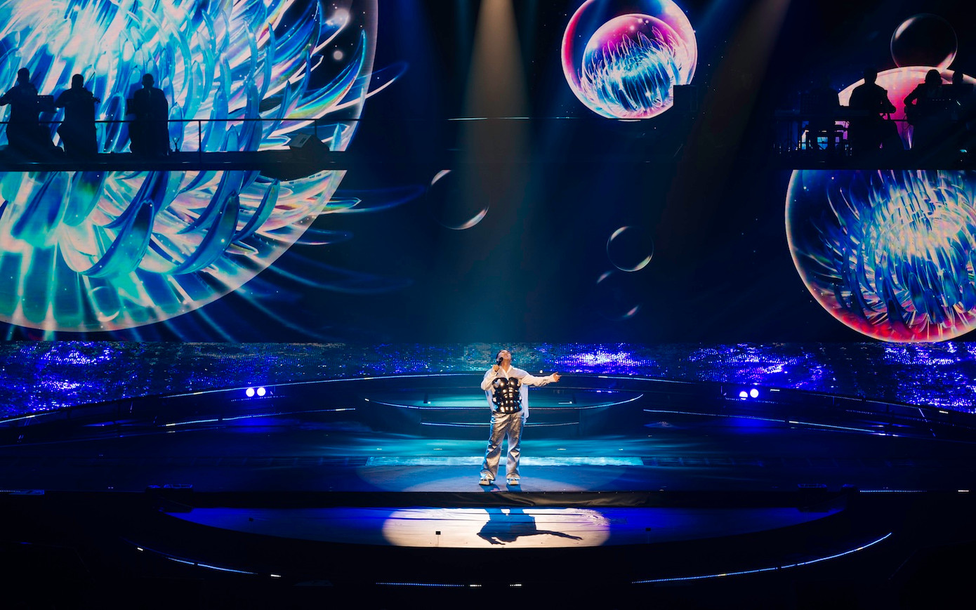 Chương trình được đầu tư với sân khấu hoành tráng, phần âm nhạc do nhạc sĩ Đức Trí đảm nhận. Chương trình được đầu tư với sân khấu hoành tráng, phần âm nhạc do nhạc sĩ Đức Trí đảm nhận.