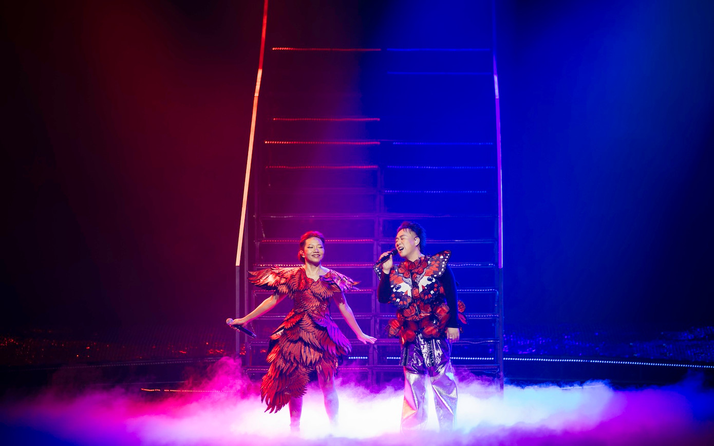 Ca sĩ Hà Trần và Thùy Chi làm tốt vai trò khách mời. Ca sĩ Hà Trần và Thùy Chi làm tốt vai trò khách mời.