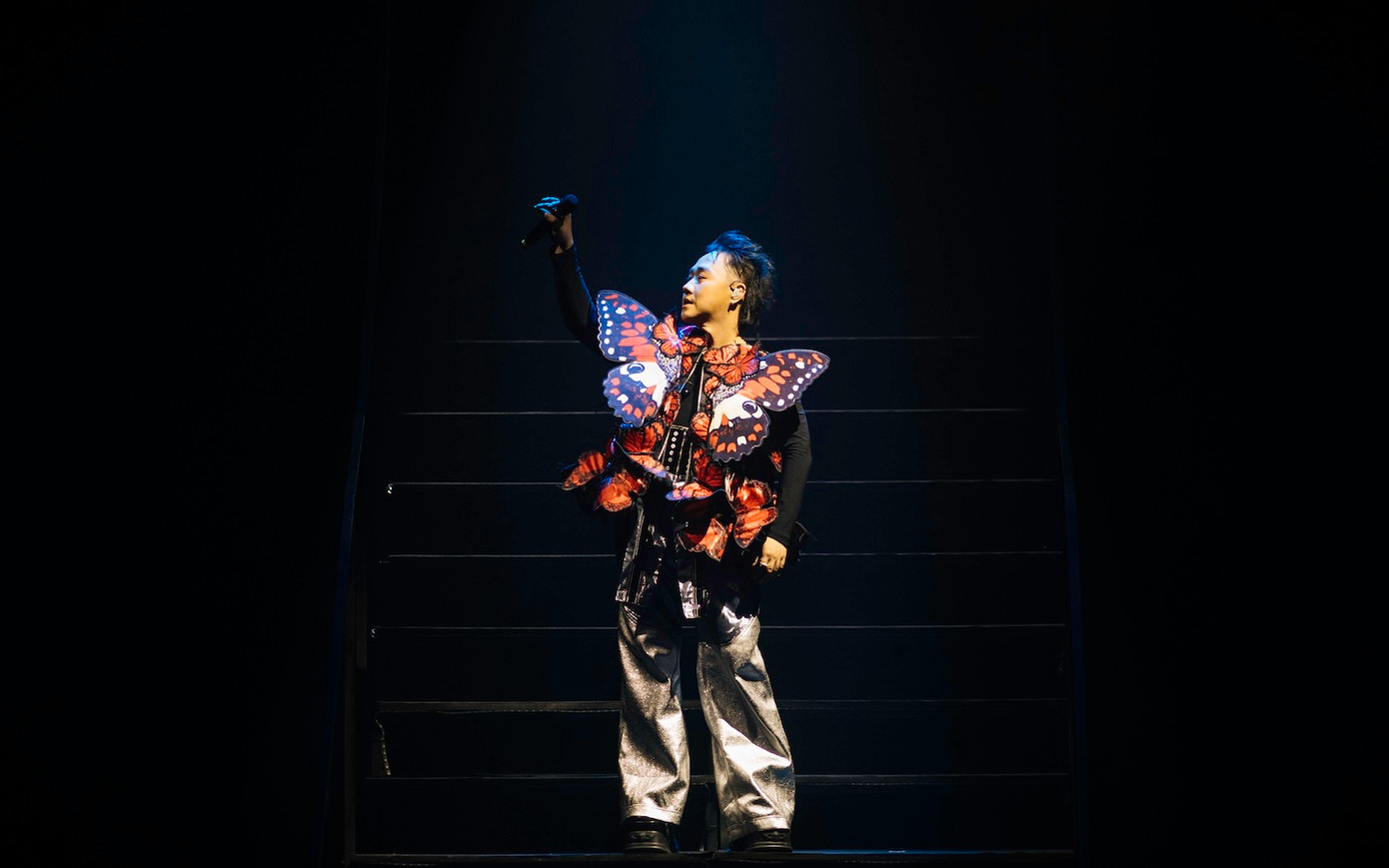 Chương trình được đầu tư với sân khấu hoành tráng, phần âm nhạc do nhạc sĩ Đức Trí đảm nhận. Chương trình được đầu tư với sân khấu hoành tráng, phần âm nhạc do nhạc sĩ Đức Trí đảm nhận.